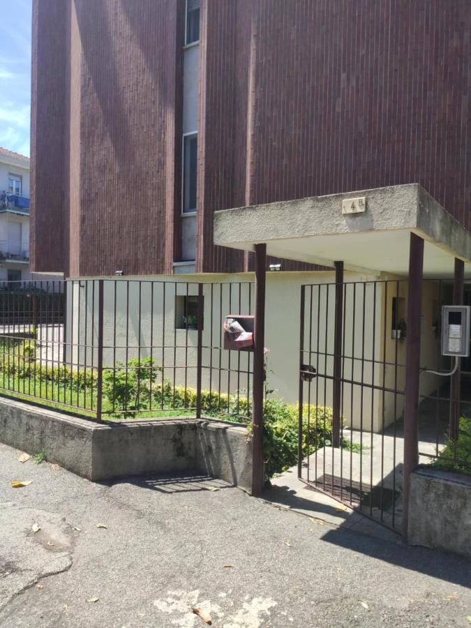 Appartamento C&Y Torelli 1 ノヴァーラ エクステリア 写真